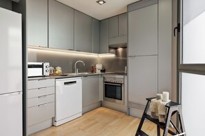 Fridge, microwave, oven, stovetop