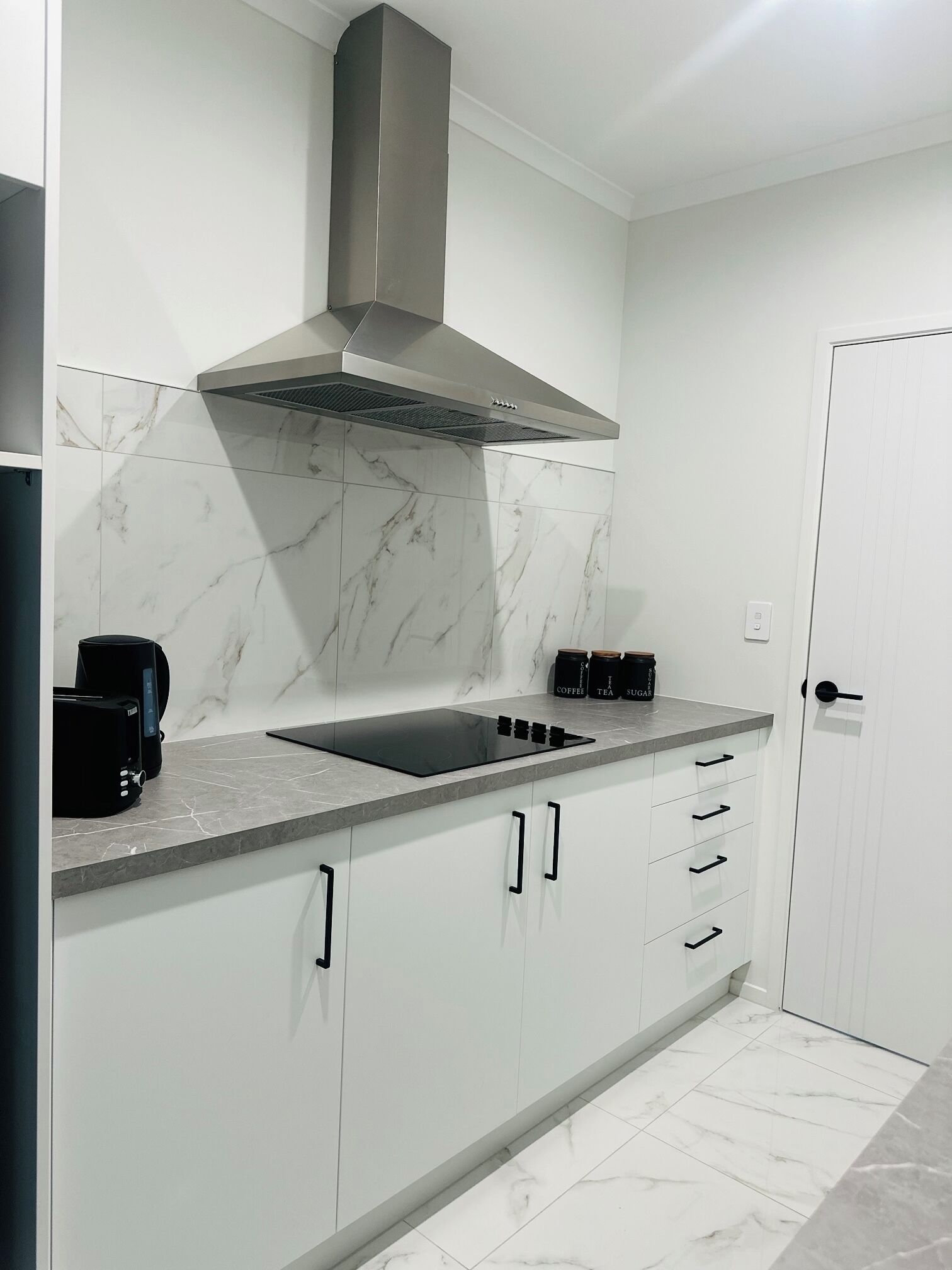 Microondas, placa de cocina