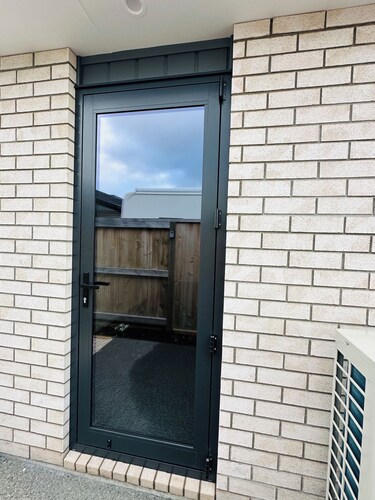 Self-contained 2 beds & 1 bathroom perfect for 4