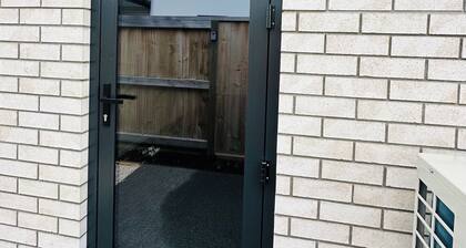 Self-contained 2 beds & 1 bathroom perfect for 4