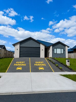 Exterior - Self-contained 2 beds & 1 bathroom perfect for 4 (Taupo)
