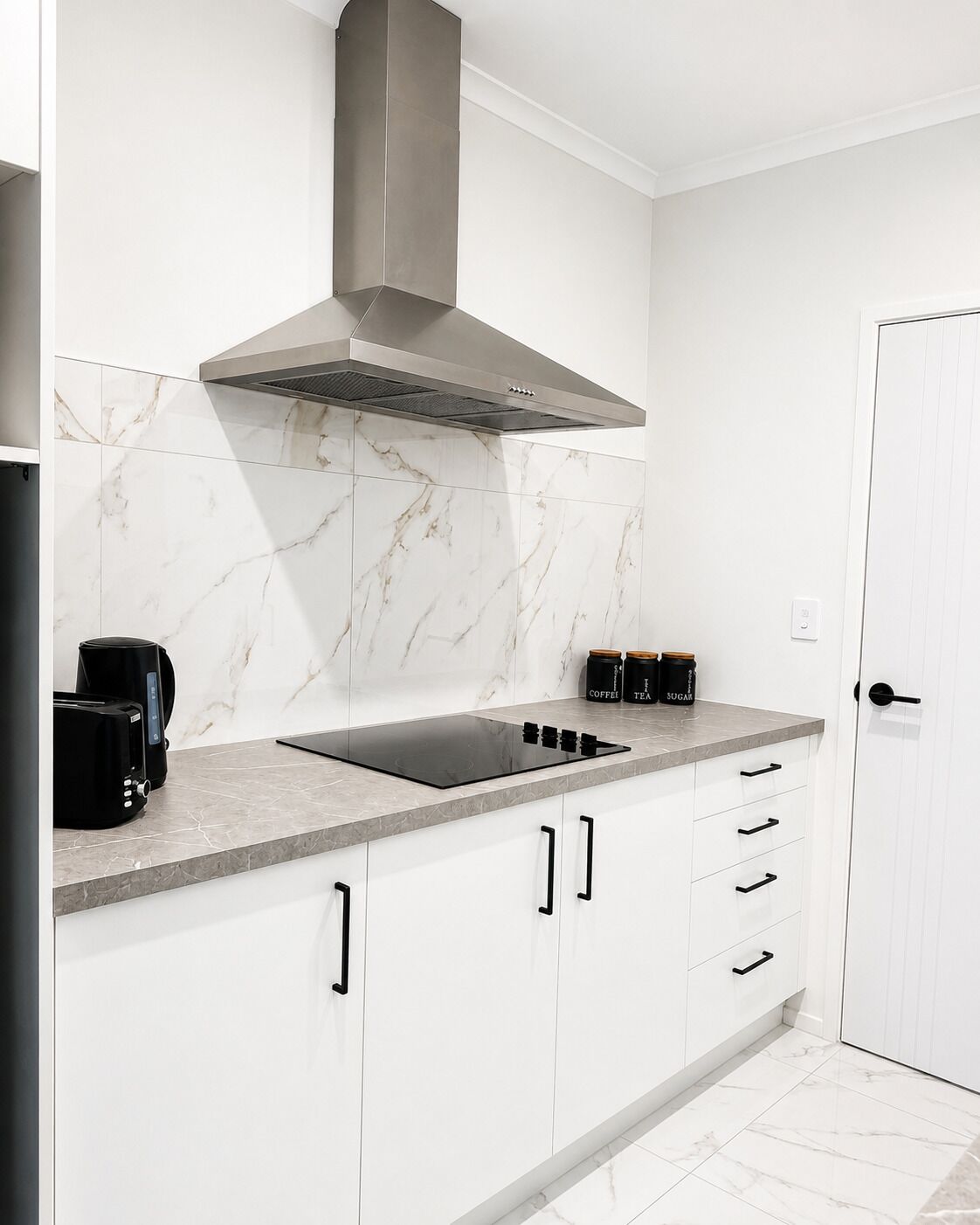 Microondas y placa de cocina