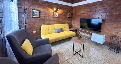 Cozy semi-detached apartment with patio, pet friendly. (Remote working)