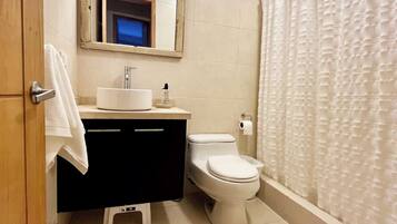 Bruser, hårtørrer, håndklæder