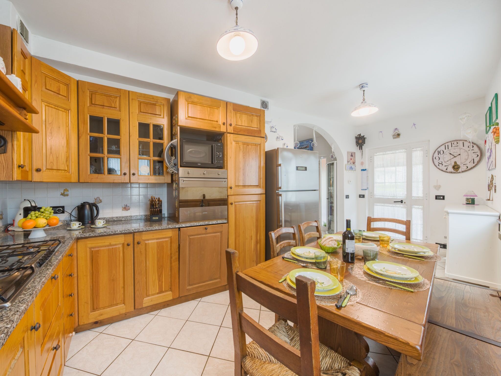 Kühlschrank, Mikrowelle, Ofen, Geschirrspüler