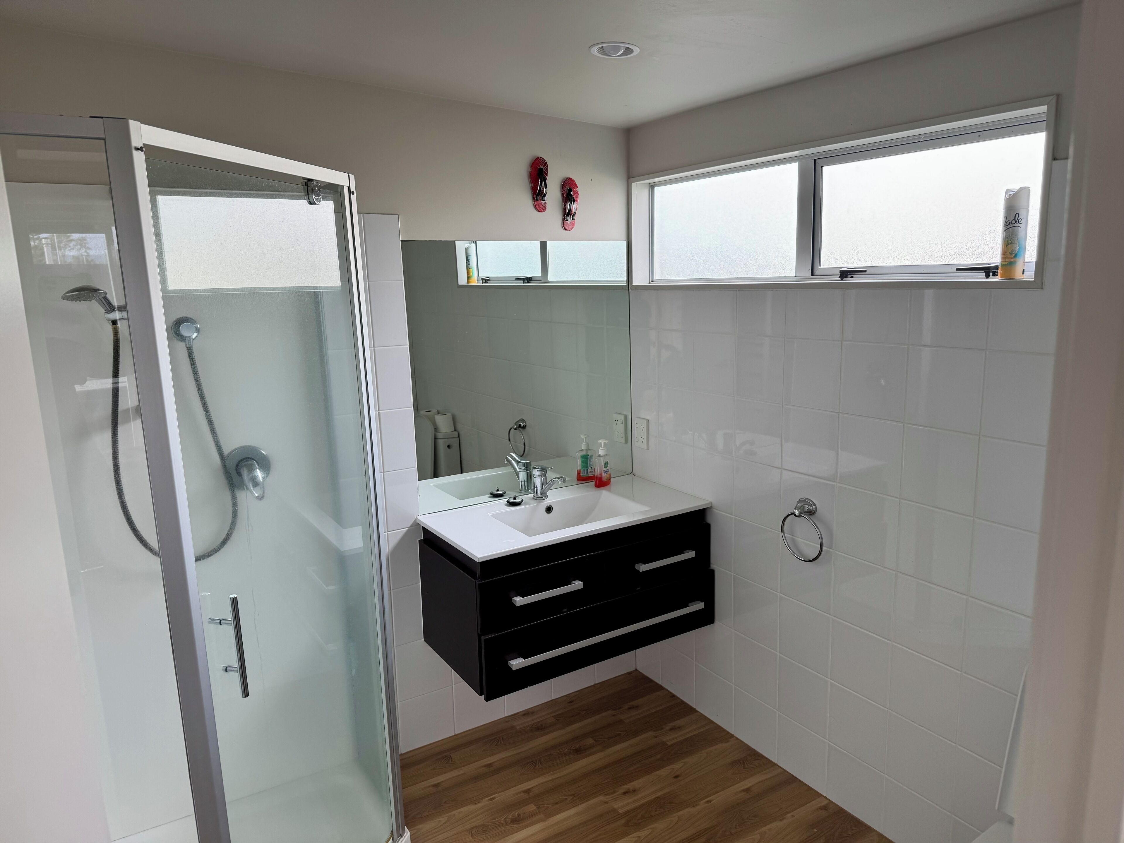 Doccia, asciugacapelli, asciugamani, sapone