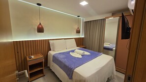 Laptop workspace, blackout curtains, free WiFi - Flat Piscina Privativa 04b Bela Vista LP (Ipojuca)