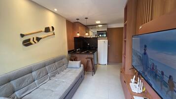 Deluxe Apartment, Courtyard View | Living area