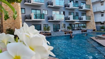 2 piscinas al aire libre