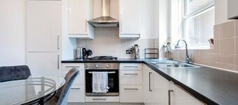 Spacious London stay -3 Bedroom property