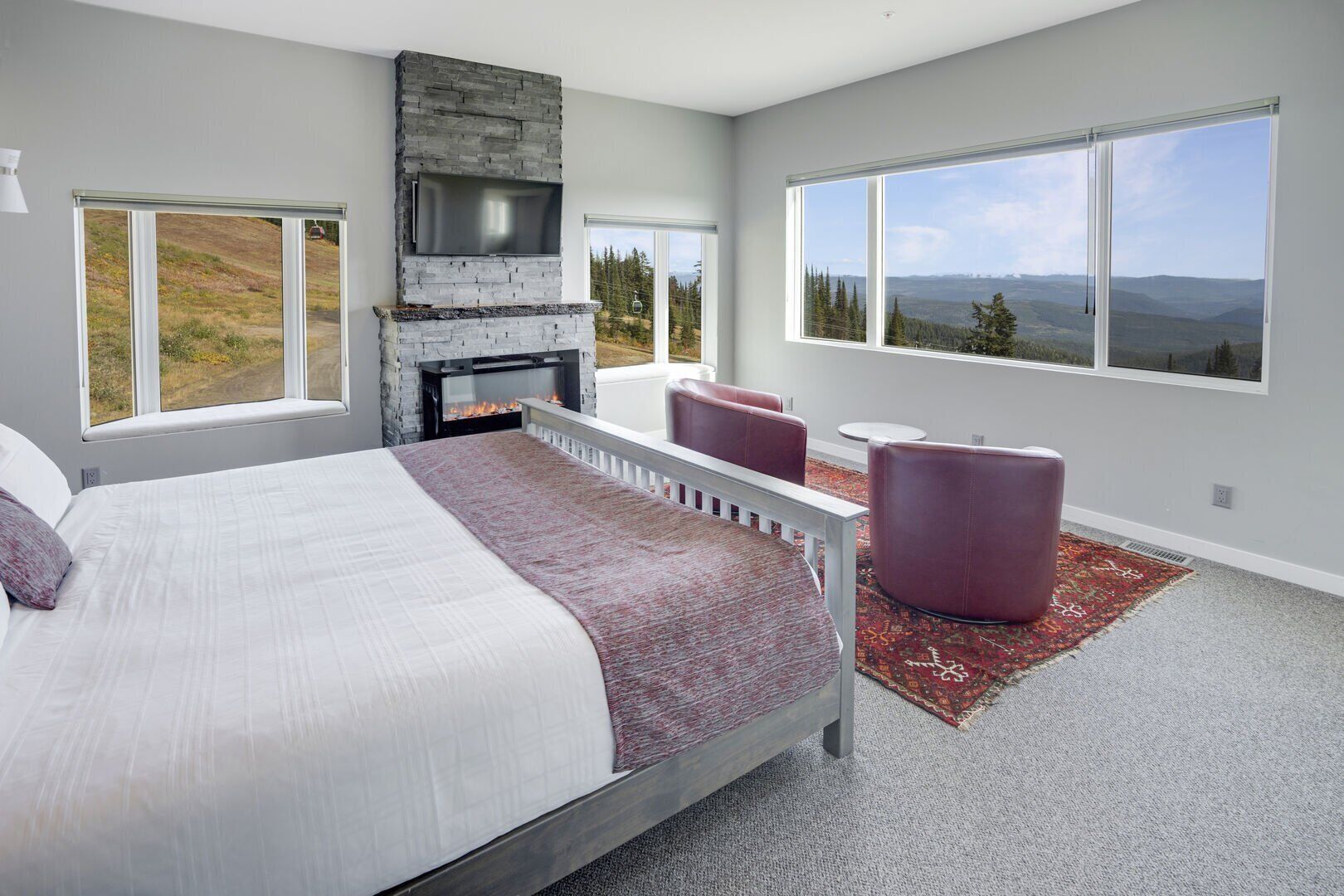 6 bedrooms, iron/ironing board, WiFi (free), bed sheets