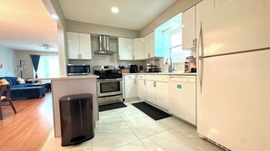 Mikrowelle, Ofen, Geschirrspüler