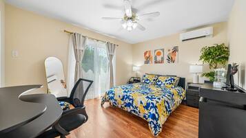 3 bedrooms, iron/ironing board, WiFi (free), bed sheets