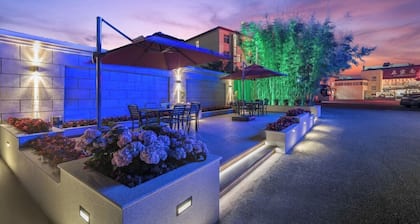 LAN WAN INTERNATIONAL HOTEL