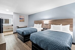 标准双人房, 2 张双人床, 无烟房 (Efficiency) | 记忆海绵床垫、办公桌、免费 WiFi、床单