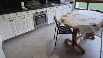 Frigorifero, microonde, forno, lavastoviglie