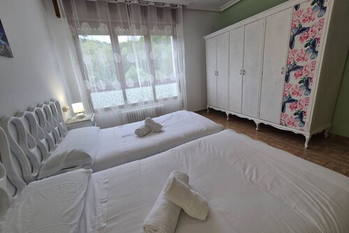 33a02 Amplio Apartamento en Tuilla