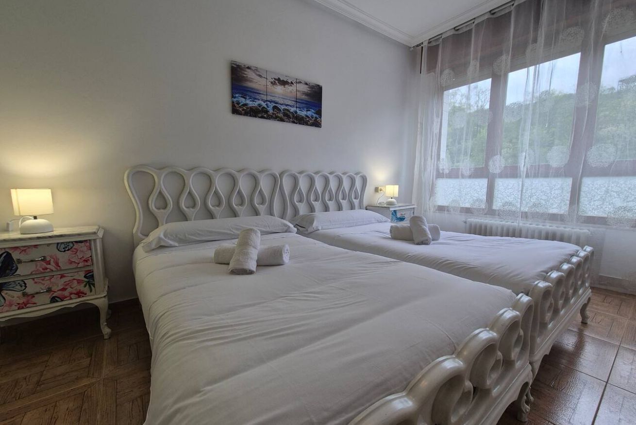 2 slaapkamers, een strijkplank/strijkijzer, gratis wifi, beddengoed