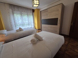 2 bedrooms, iron/ironing board, free WiFi, bed sheets