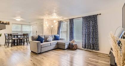 Cozy home with huge backyard and Jacuzzi near Children's/Anschutz and DIA/Denver