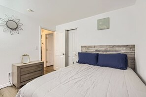 2 habitaciones, tabla de planchar con plancha, wifi y ropa de cama 