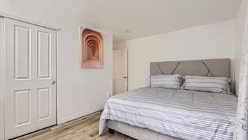 2 dormitoris, planxa i posts de planxar, wifi i roba de llit