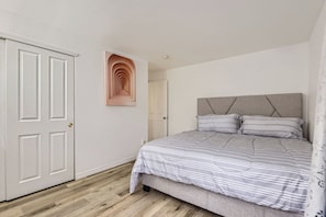 2 bedrooms, iron/ironing board, WiFi, bed sheets