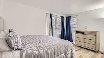 2 habitaciones, tabla de planchar con plancha, wifi y ropa de cama