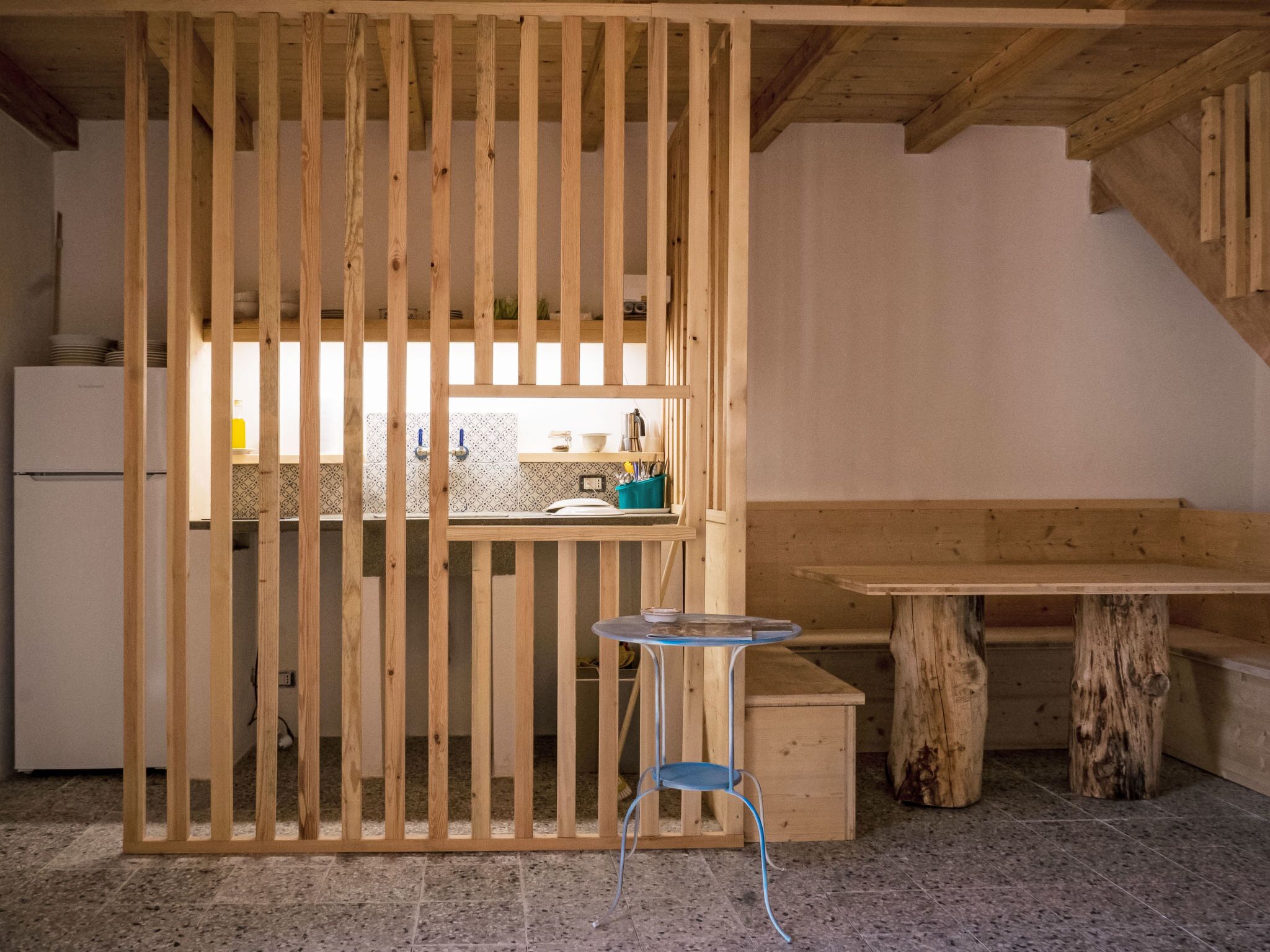 Kühlschrank, Ofen, Kochgeschirr/Geschirr/Besteck