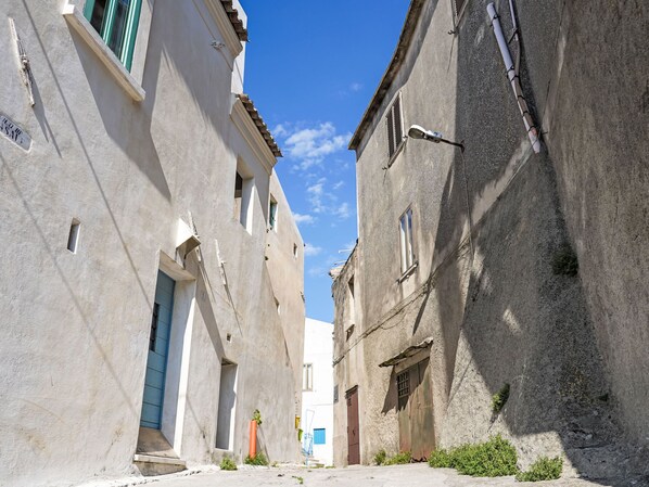 تفاصيل الفندق من الخارج