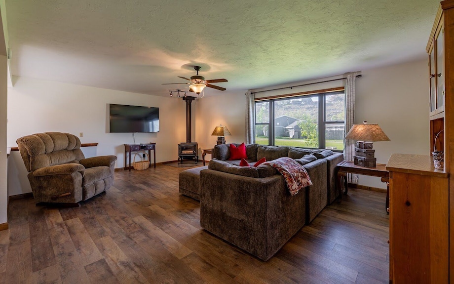 Sage Retreat- Large Family Home, Great Location - Cody, WY