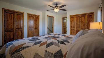 4 bedrooms, free WiFi, bed sheets