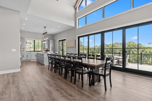 NEW! “Pocono Grand Chalet”at Big Boulder! Ski, Lake, Beach, Pool, Hot tub..,