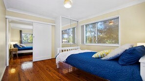6 bedrooms, iron/ironing board, WiFi, bed sheets