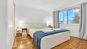 6 bedrooms, iron/ironing board, WiFi, bed sheets