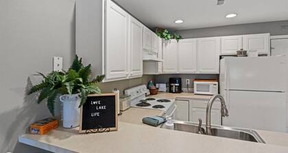 Relaxing Lakefront Condo w/ 2 Heated Pools, Boat Ramp & Slip, Near Golf & Parks