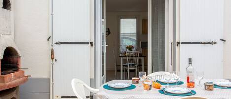 تناول الطعام بالخارج