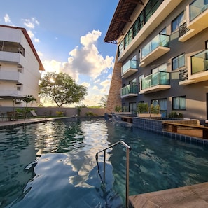 2 piscines extérieures