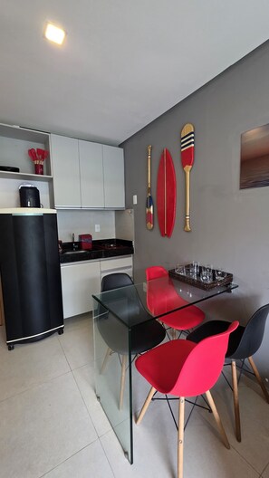 Appartement familial, vue sur la piscine | Aire de séjour