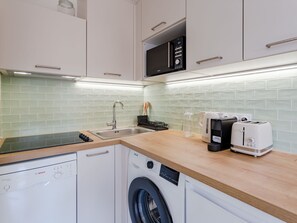 ثلاجة، غسالة أطباق، مستلزمات طهي/أطباق/أوعية