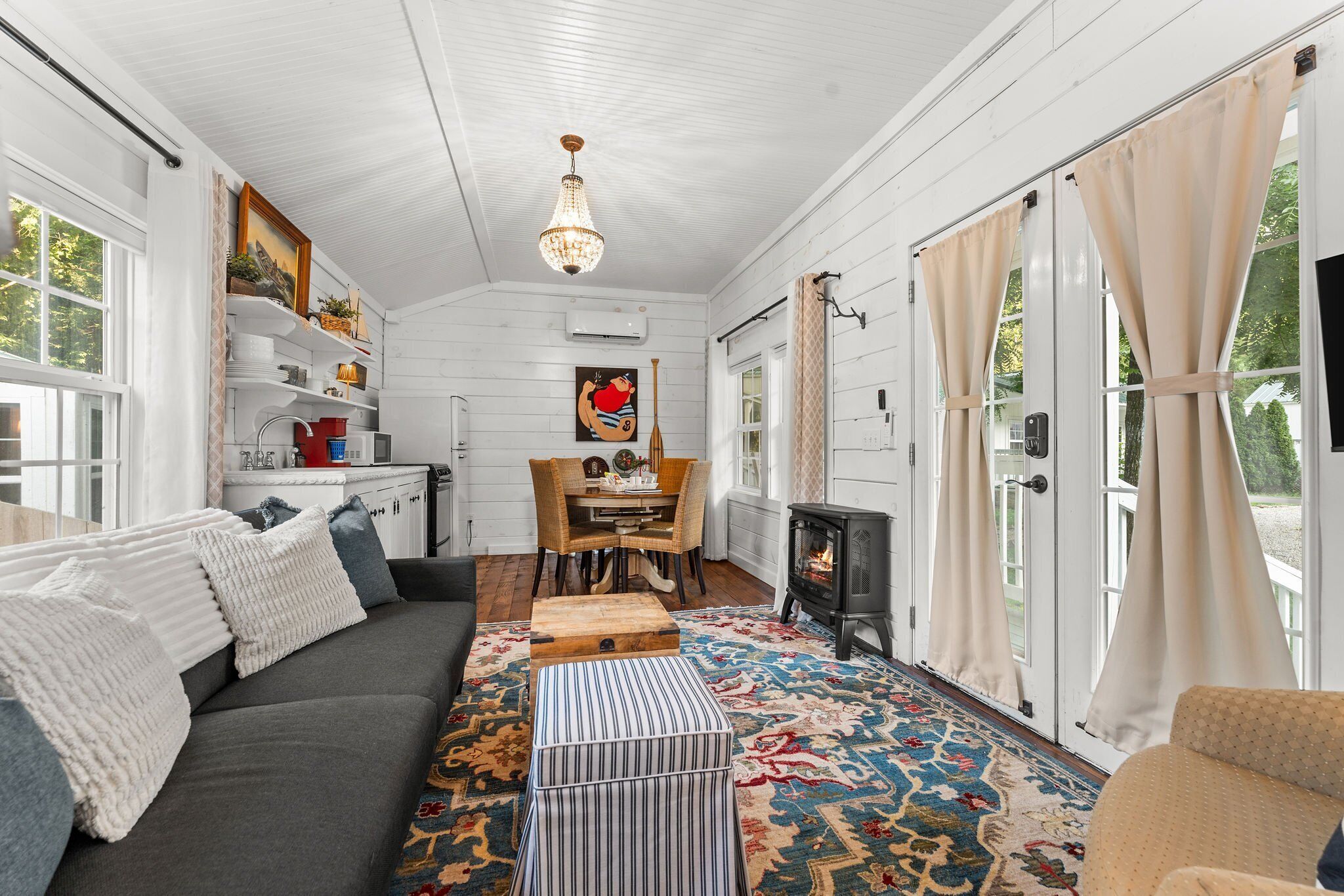 Smart TV, fireplace