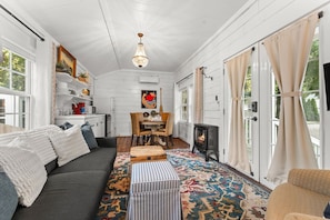 Smart TV, fireplace