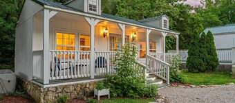 Wow! Creekside Studio with Scenic Porch Views