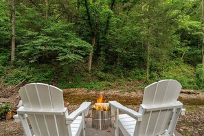 Property grounds - Wow! Creekside Studio with Scenic Porch Views (Blue Eye)
