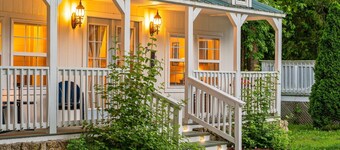 Wow! Creekside Studio with Scenic Porch Views