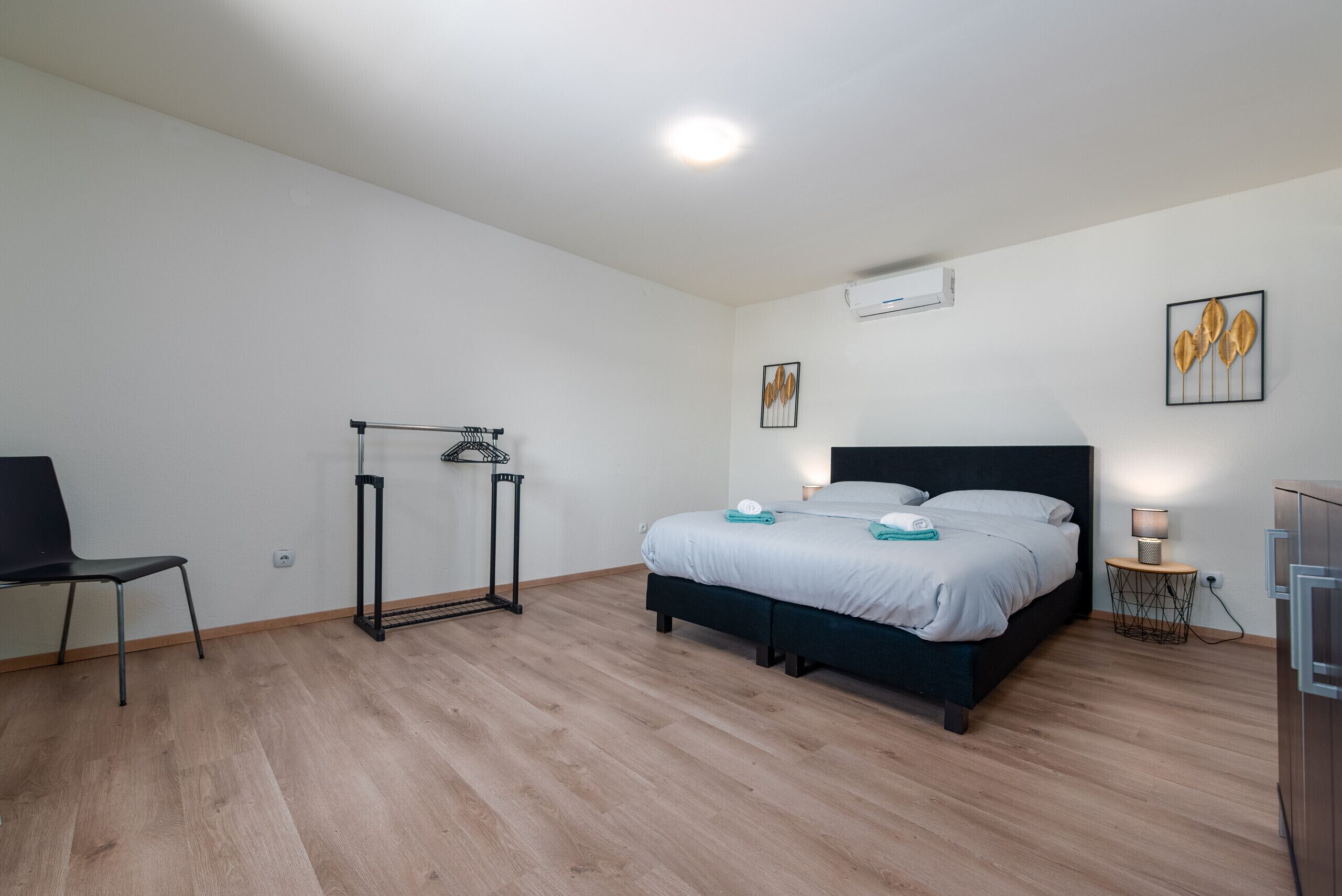 3 bedrooms, iron/ironing board, WiFi (free), bed sheets