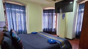 Room, 1 King Bed, Private Bathroom - Hostal History Boutique (Quito)