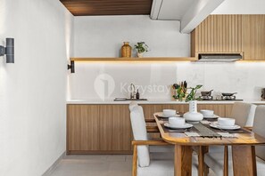 Villa, 2 Bedrooms, Private Pool, Pool View | Dining room