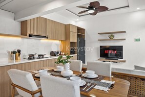 Villa, 2 chambres, piscine privée, vue piscine | Salle à manger