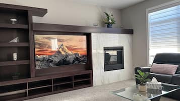 Smart TV, fireplace